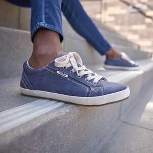 Taos Star Blue Wash Canvas Sneakers Lace-Up Comfort Shoes Size 5 Medium